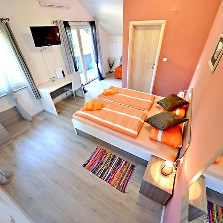 Guest House Rudine สลูน ภายนอก รูปภาพ