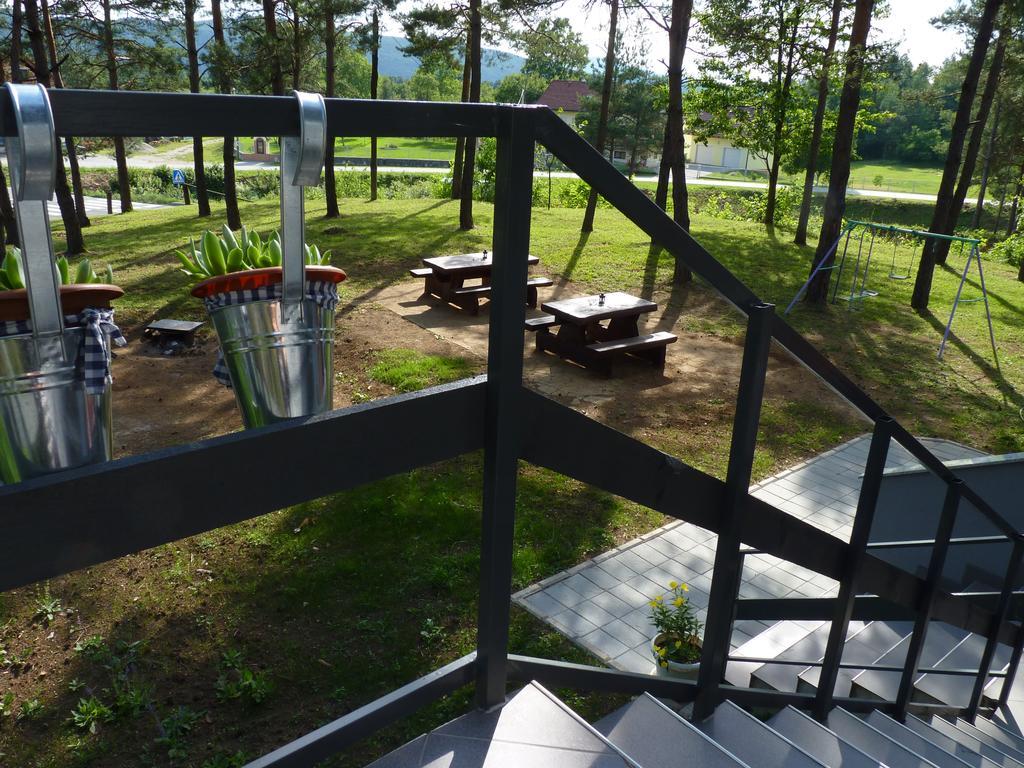 Guest House Rudine สลูน ภายนอก รูปภาพ
