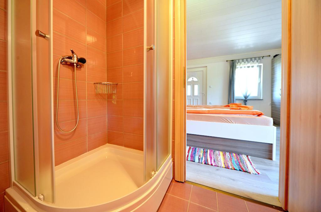Guest House Rudine สลูน ห้อง รูปภาพ