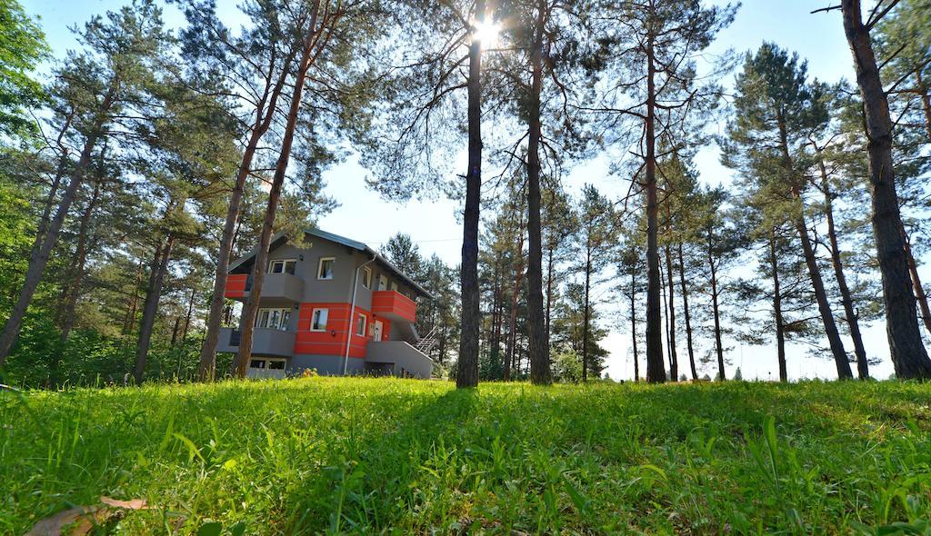 Guest House Rudine สลูน ภายนอก รูปภาพ